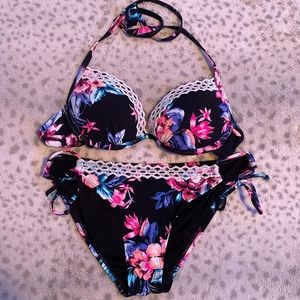 ✨3/$15✨ Floral Bikini Set